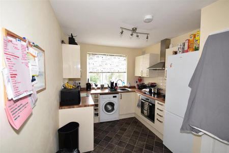 2 bedroom flat to rent - Photo 4