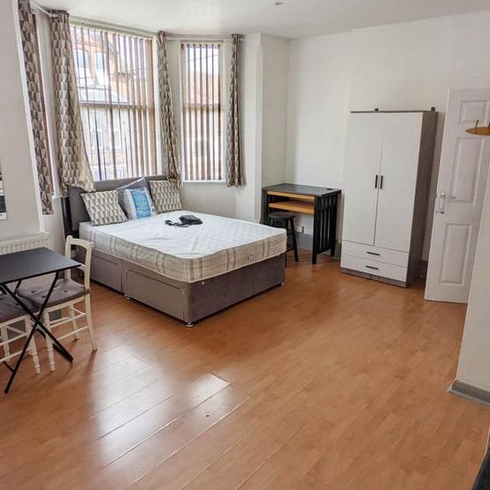 Studio to rent - Photo 1