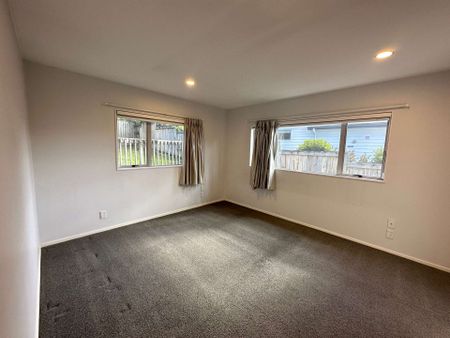 Spacious 3 Bedroom House in Glenfield - Photo 2