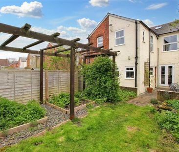 3 bedroom semi-detached house to rent - Photo 3