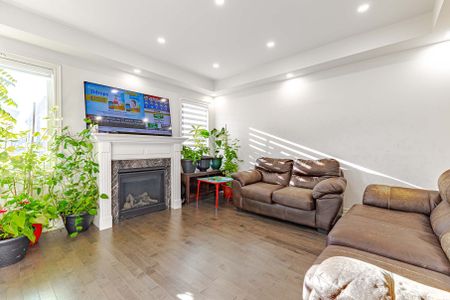 For Lease - 105 Mckean Drive, Whitchurch-Stouffville, Ontario - Photo 5