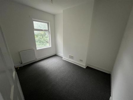 3 bedroom end of terrace house to rent - Photo 3