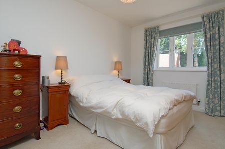 Goddard Way, Bracknell, RG42 - Photo 4