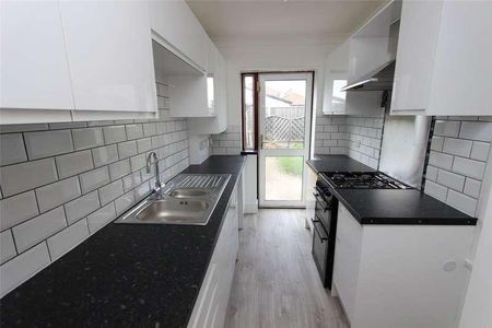 Baardwyk Avenue, Canvey Island, Essex, SS8 - Photo 2