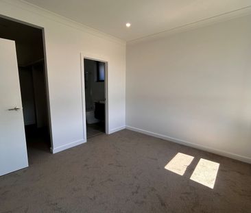 Bingara Gorge - Brand New Family Home! - Photo 2