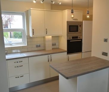 Terraced House to rent on - Photo 5