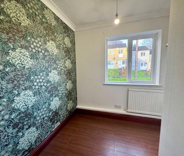 3 bedroom end of terrace house to rent - Photo 3