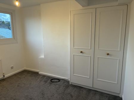 3 bedroom flat to rent - Photo 5