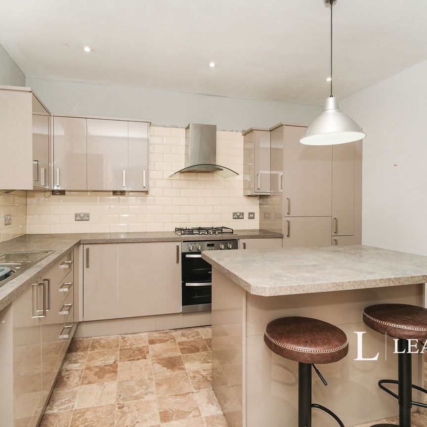 3 bedroom house to rent West Green, Middleton, Manchester, M24 - Photo 1