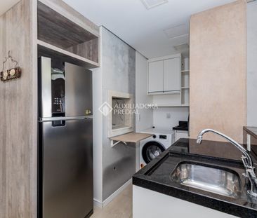 Apartamento com 1 quarto e 47m² para alugar em Auxiliadora, Porto A... - Photo 1