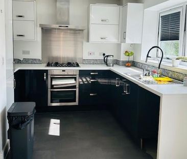 4 bedroom semi-detached house to rent - Photo 1