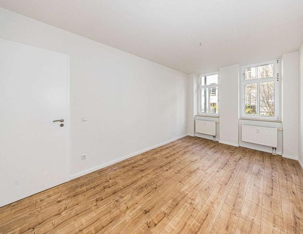 Komfortable 2-Zimmer-Wohnung in Gohlis – frisch renoviert mit Einbauküche und Tageslichtbad - Photo 1