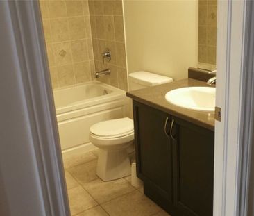 For Lease - 15 Durblee Avenue, Aurora, Ontario - Photo 3