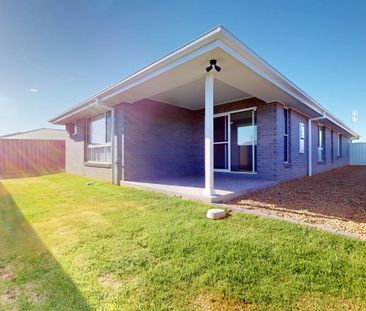 Stunning Modern Home - Photo 3