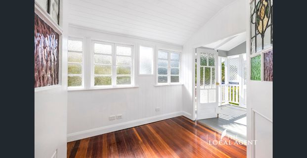 THIS GRAND OLD LADY HAS RECENTLY HAD A FACELIFT! - Photo 1