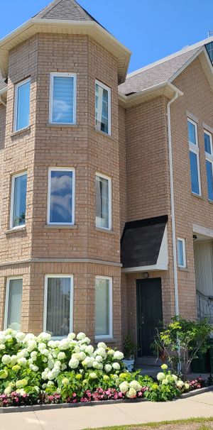 Two Bedroom Townhouse-style apartment in Toronto's Leaside - Photo 1