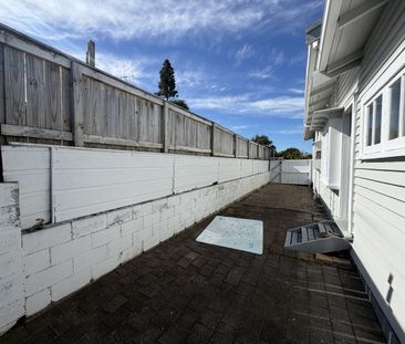 Character 2 Bedroom In Hamilton East - Inzone For Boys & Girls High... - Photo 4