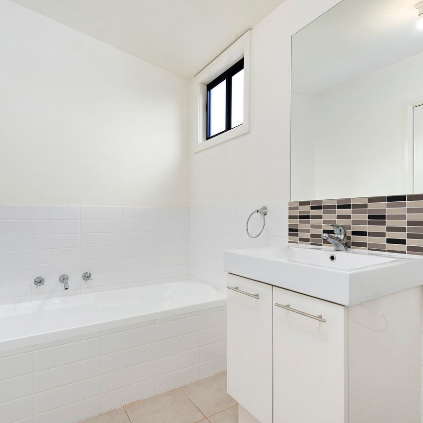 2/7 Mutual Road, Balwyn North VIC 3104 - Townhouse For Rent | Domain - Photo 1