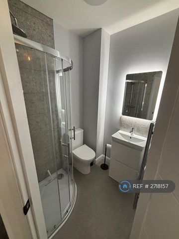 1 bedroom in a house share to rent - Photo 5