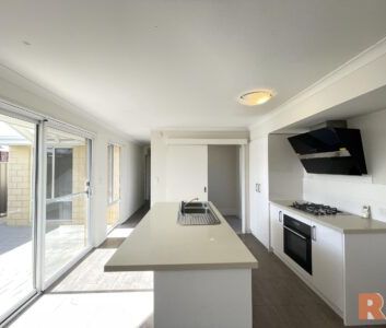 Three Bedroom Family Home! - Photo 6