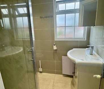 Cippenham Lane, Slough, Berkshire, SL1 - Photo 3