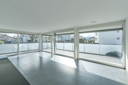 Modern and bright 4.5-room apartment on the ground floor in Bremgarten - Photo 3