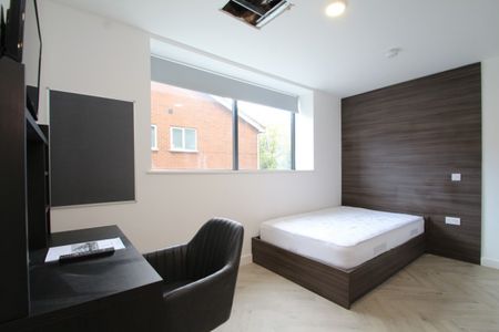 3 bed Apartment for Rent - Photo 3