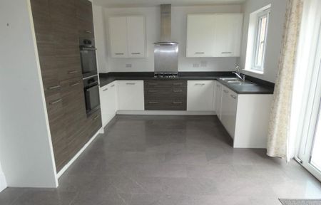 3 bedroom semi-detached house to rent - Photo 3