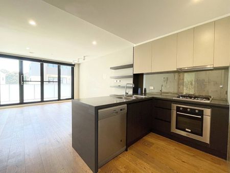 TWO BEDROOM | MODERN | GREAT LOCATION - Photo 4