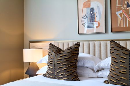 A luxury one-bedroom apartment of 484 sq. ft. at Cheval Phoenix House in Sloane Square, London SW1X - Photo 3