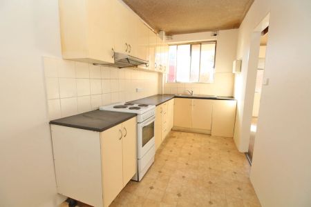 TWO BEDROOM IN GREAT LOCATION! - Photo 5