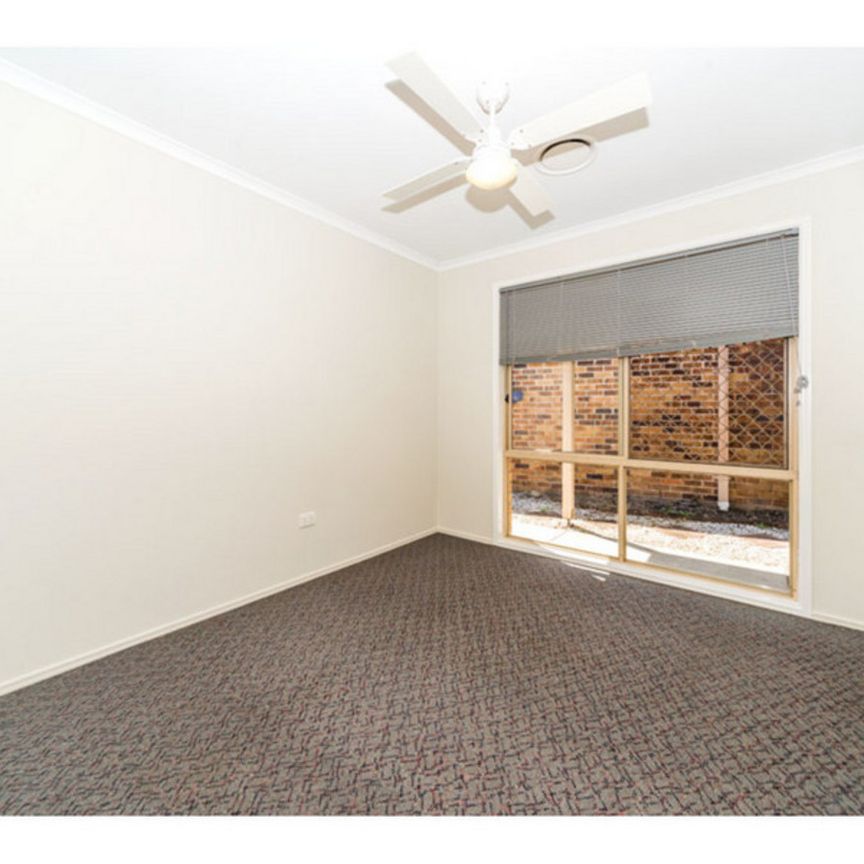 GREAT LOCATION CLOSE TO M1, HOME WORLD AND SCHOOLS - Photo 1