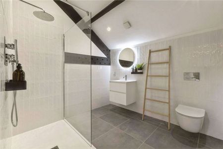 A unique 3,500 sq ft penthouse in a Grade II listed Victorian factory conversion, combining modern open-plan living with original industrial character. - Photo 2