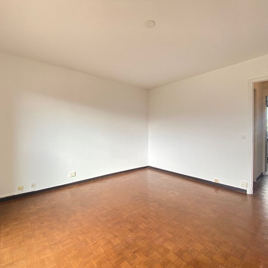 A louer, T3 rénové avec terrasse, vue mer, Résidence Michelet-de-Lattre (Marseille 9), - Photo 1