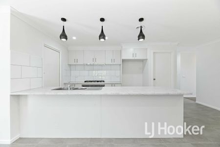 Spacious Family Home! - Photo 5