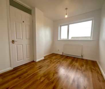 2 bedroom Mid Terraced House to let - Photo 3