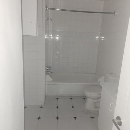 📍 Cession de bail pour le 1 Nov. 2025/ sous-location – 3 ½ à Laval - Photo 3