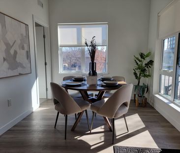 Large Luxury Main Floor 2 bedroom plus den Condo near Downtown – Pe... - Photo 4