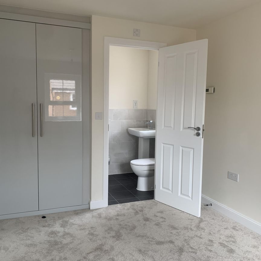 Nutmeg Close, Aylesbury, Broughton - Photo 1