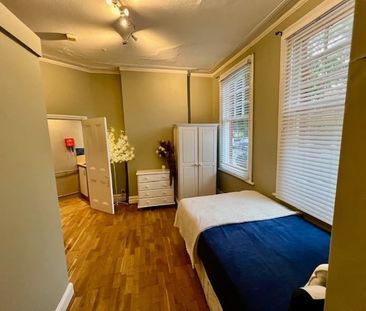 Studio Flat, Ravenscroft Road, W4 - Photo 2
