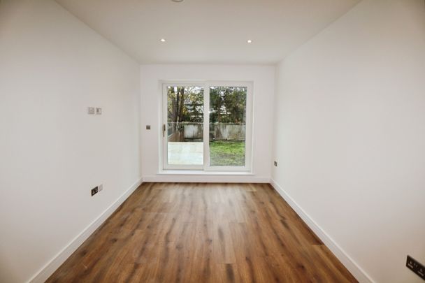2 bedroom Flat To Let - Photo 1