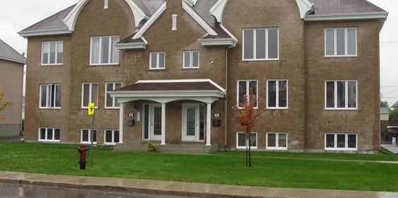 Grand 4 ½ Style Condo Fraichement Peint - Photo 3