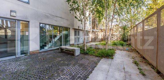 spacious 2 bedroom property within a modern development close to Angel - Photo 2