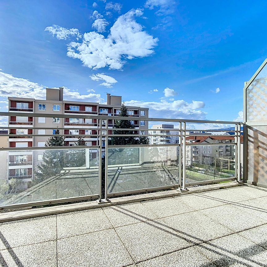 Villeurbanne : Lumineux T4 sans vis à vis avec balcon, cuisine aménagée et garages - Photo 1