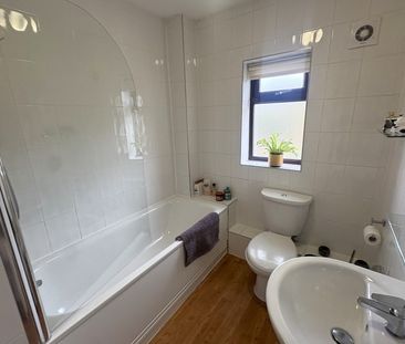 Cotts Wood Drive, Guildford - 1 bedroomProperty for lettings - Seym... - Photo 4