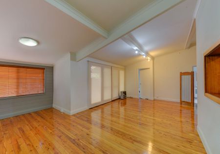 EAST TAMWORTH - Classic Three Bedroom Home for Lease - Photo 2