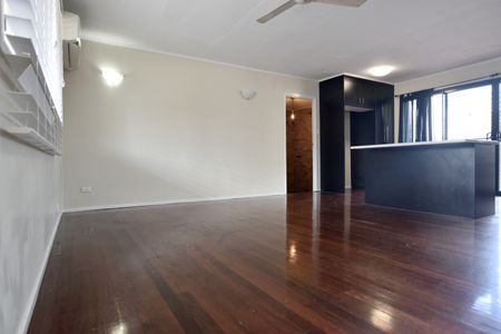 CHARMING HOME IN ONE OF OUR MOST POPULAR SUBURBS &mldr; BONUS BIG DECK! - Photo 5