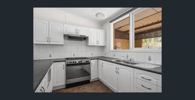 Charming Family Home - Photo 1