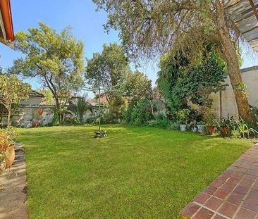 Large 4 Bedroom House for lease now - Photo 3