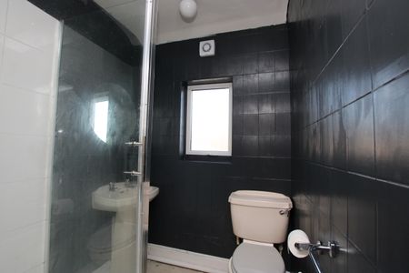 Regent Street, Kettering, Northamptonshire, NN16 - Photo 2